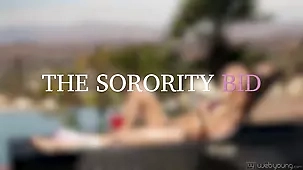 A daring threesome with adorable sorority sisters